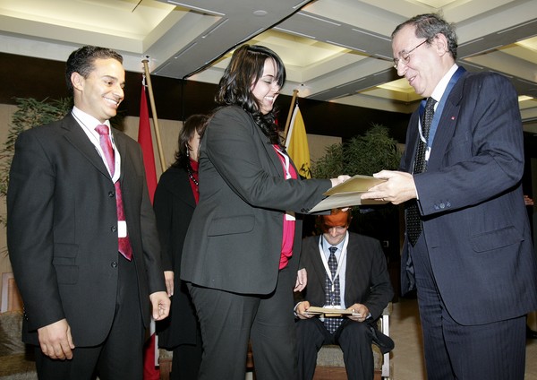 SYMPOSIUMQ121.jpg